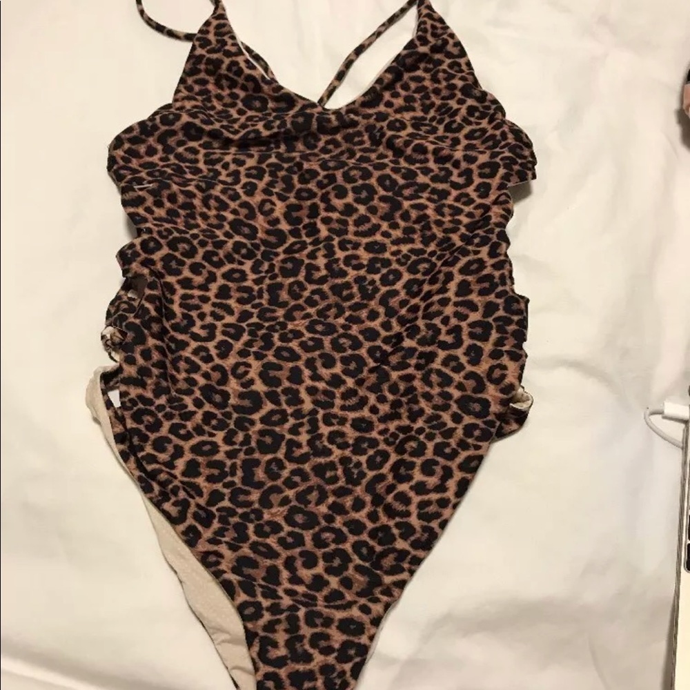 Iso in search of acacia Florence cheetah one piece